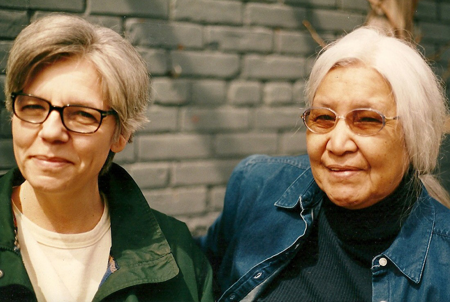 Shirley Bear and Susan Crean, 2001. Photo: Jane Martin.